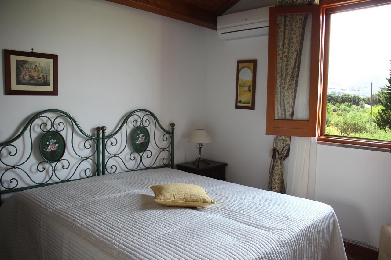 Uliveto House Bed & Breakfast Кастеламаре дел Голфо Екстериор снимка
